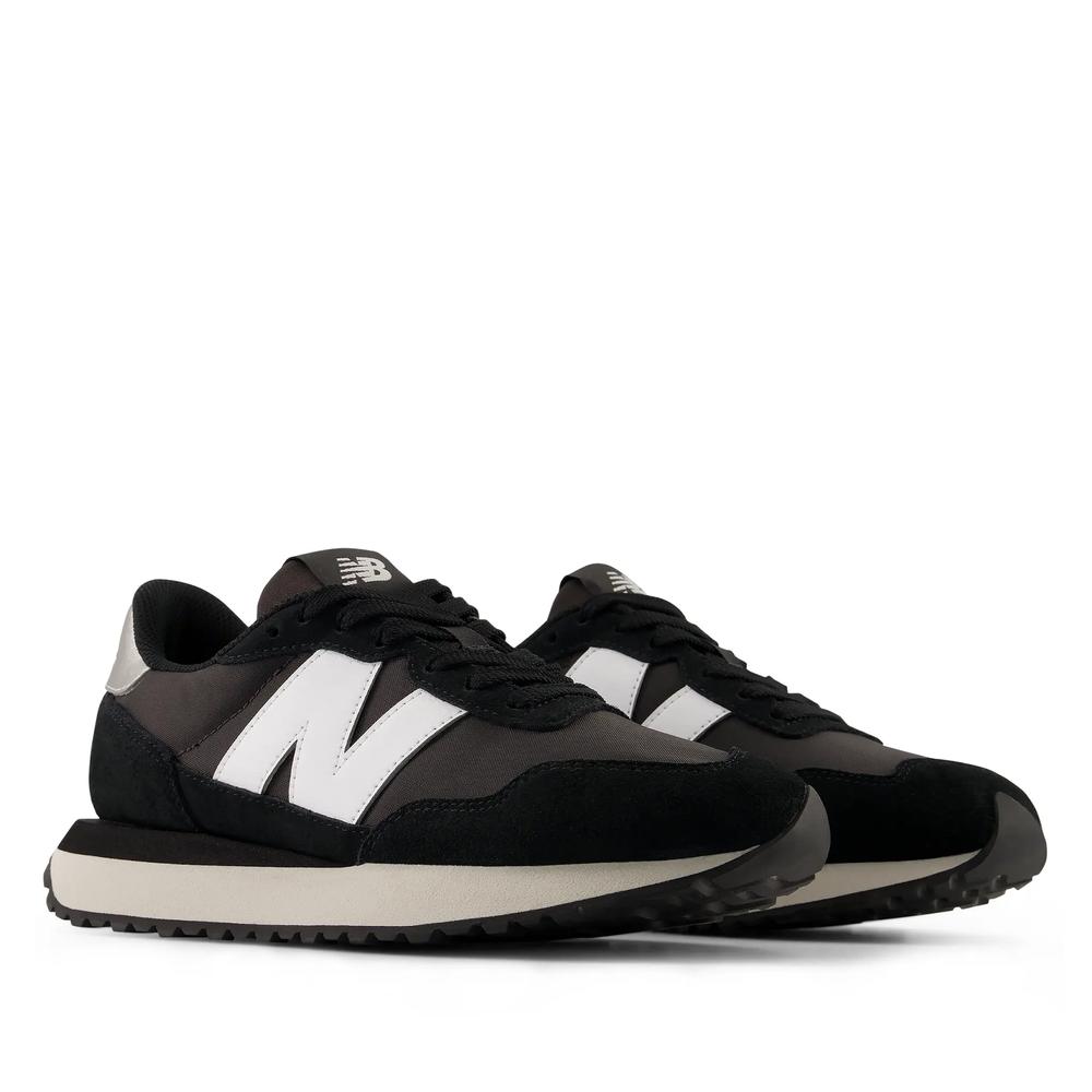 Dámske topánky New Balance W23731P - čierne