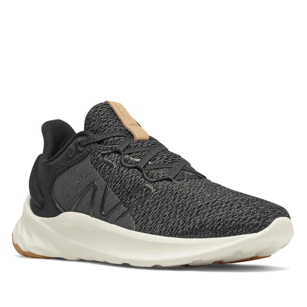 Topánky New Balance Fresh Foam Roav v2 WROAVLK2 - čierne