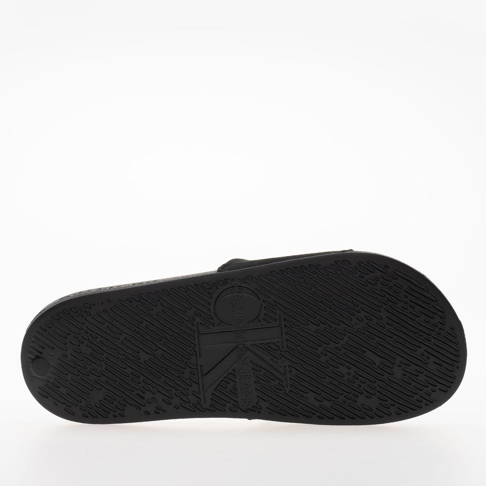 Klapky Calvin Klein Slide Monogram Hardware YW0YW01713-0GJ - čierne