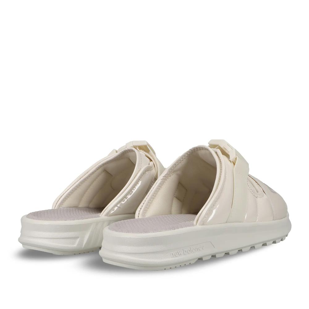 Klapky New Balance SWA330F3 - béžové