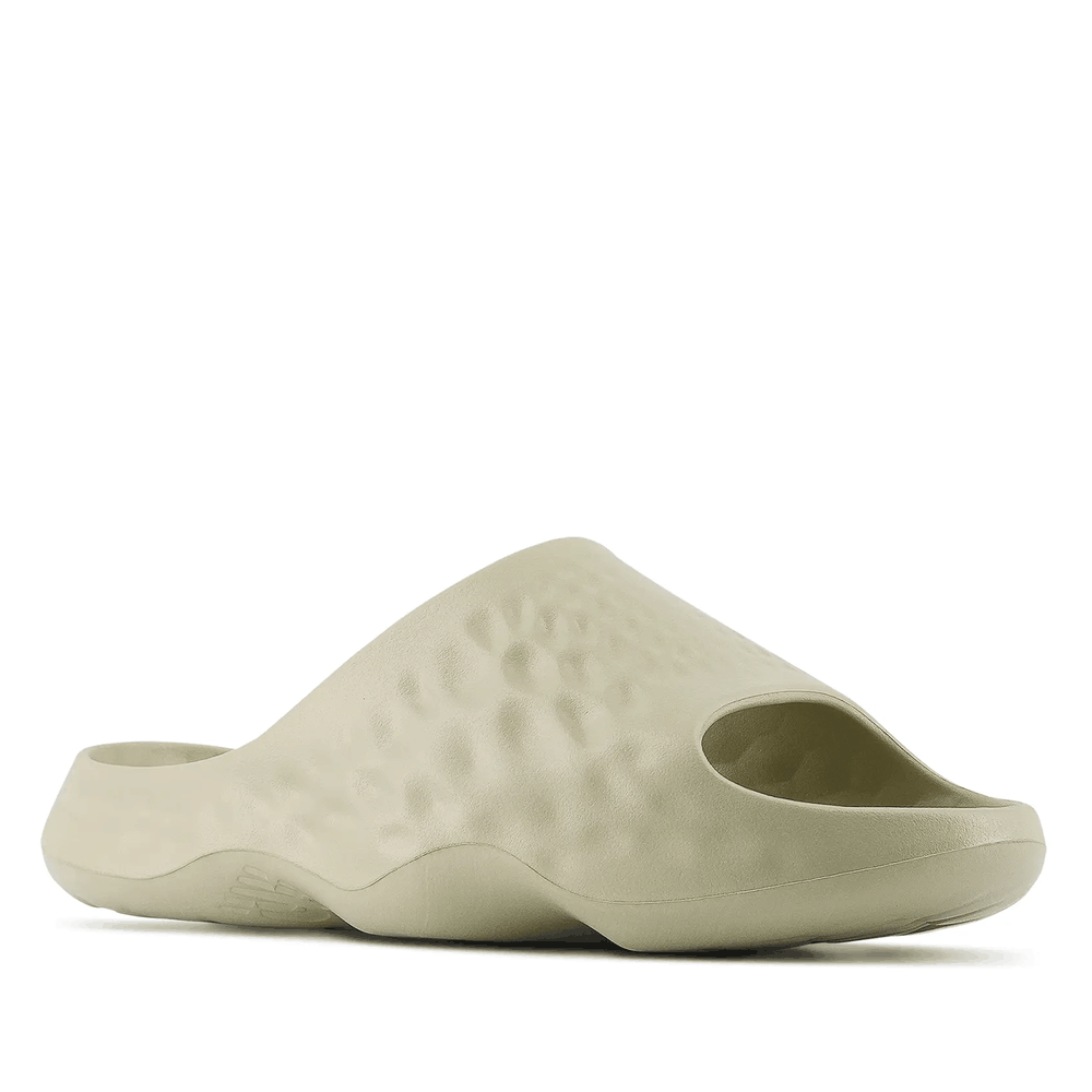 Klapky New Balance SUFHUPC3 – béžové